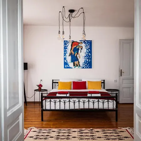 Authentic Design 2bdr Apartment in old town شقة