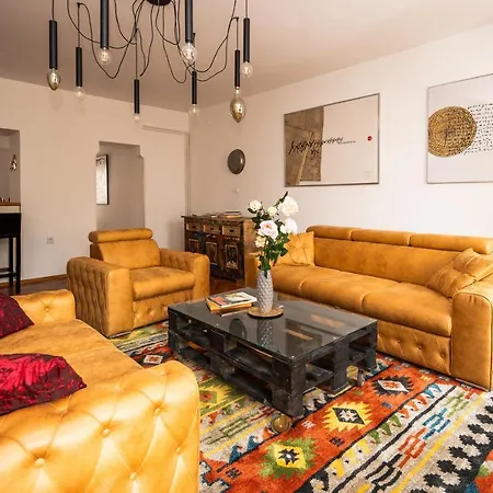 Authentic Design 2bdr Apartment in old town سراييفو