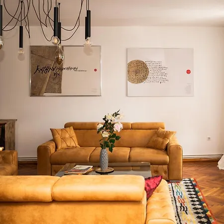 Authentic Design 2bdr Apartment in old town شقة